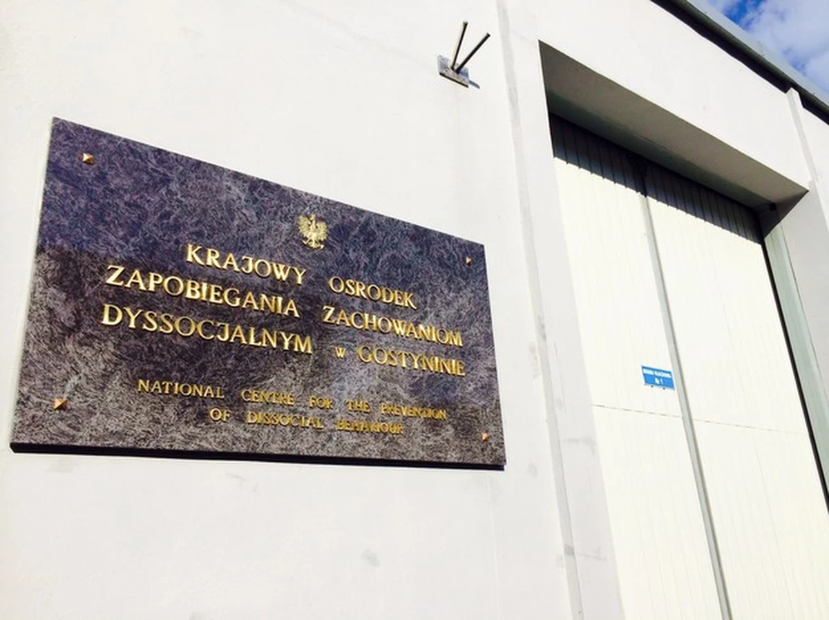 ​Dyrektor więzienia chciał, by trafiła do ośrodka dla niebezpiecznych przestępców w Gostyninie. W czerwcu nie zgodził się jednak na to sąd. Ewelina C. - skazana za próbę zabicia małego dziecka - ma wyjść dziś na wolność z więzienia w Lublińcu. Mimo decyzji sądu w Częstochowie o przymusowym leczeniu psychiatrycznym, kobieta na razie nie trafi na nie. Czerwcowe orzeczenie nie jest prawomocne.