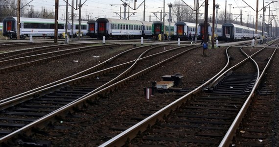 W olsztyńskim Gutkowie dwa pociągi jadące w przeciwnych kierunkach znalazły się na jednym torze i zatrzymały zaledwie 100 metrów od siebie. Informację o tym incydencie dostaliśmy na Gorącą Linię RMF FM. 