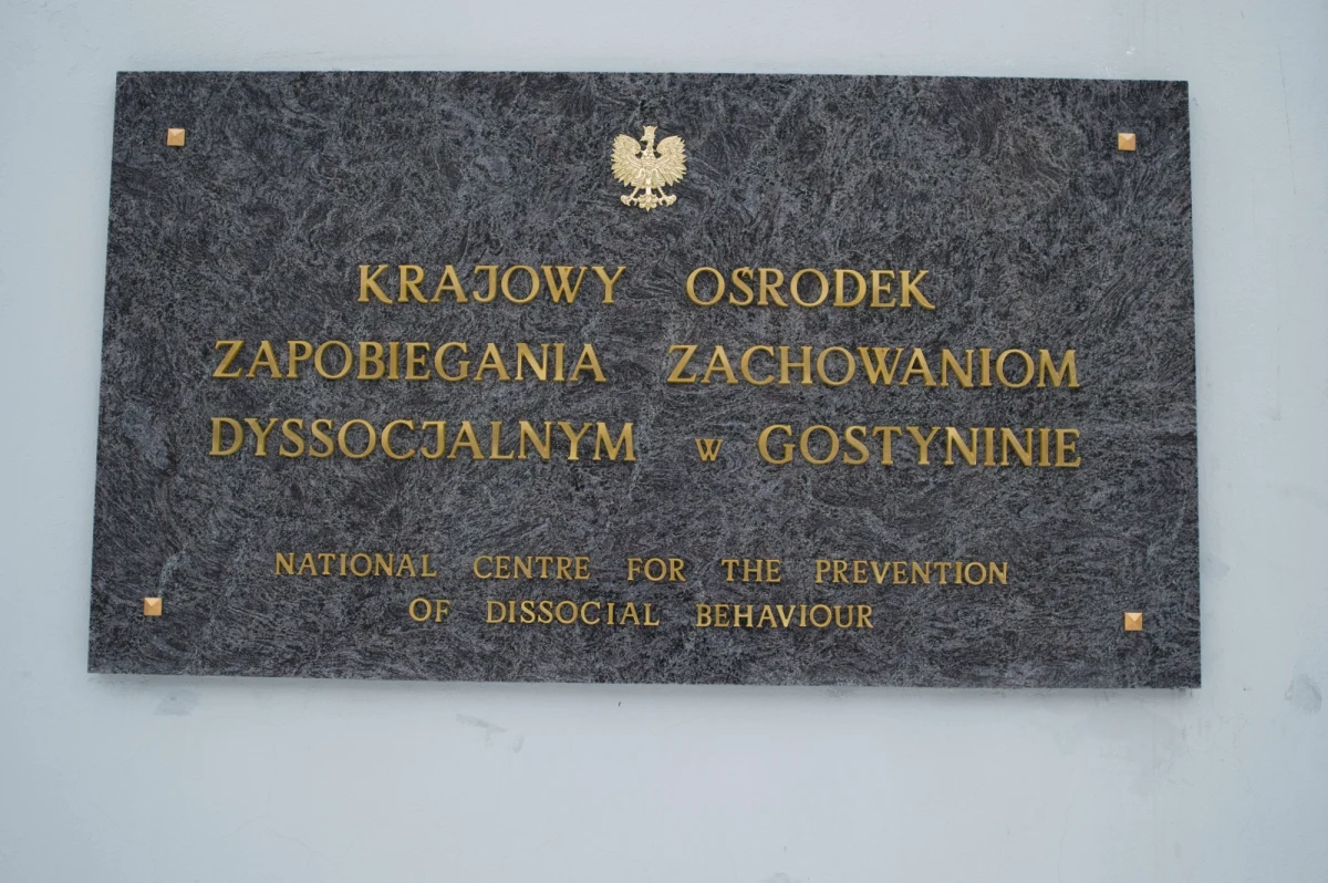 Pierwsza kobieta, która została objęta ustawą o bestiach - jest już na wolności - potwierdza świętokrzyska policja. Ewelina C. odsiadywała wyrok za próbę zabicia dziecka. W czasie procesu zapowiadała, że po odbyciu kary będzie próbowała nadal zabijać. Przed odsiadką kobieta mieszkała w Kielcach - więc prawdopodobnie tam teraz wróci.