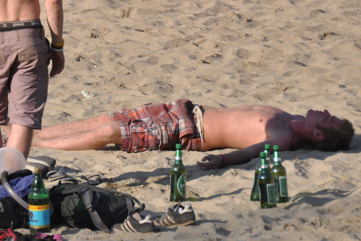 Dyrektor domu dziecka w Wolsztynie w Wielkopolsce został zatrzymany przez policję. Jest podejrzewany o namawianie podopiecznych do picia alkoholu. Mężczyznę zatrzymano w Sławie w województwie lubuskim, gdzie młodzież spędza wakacje na obozie.