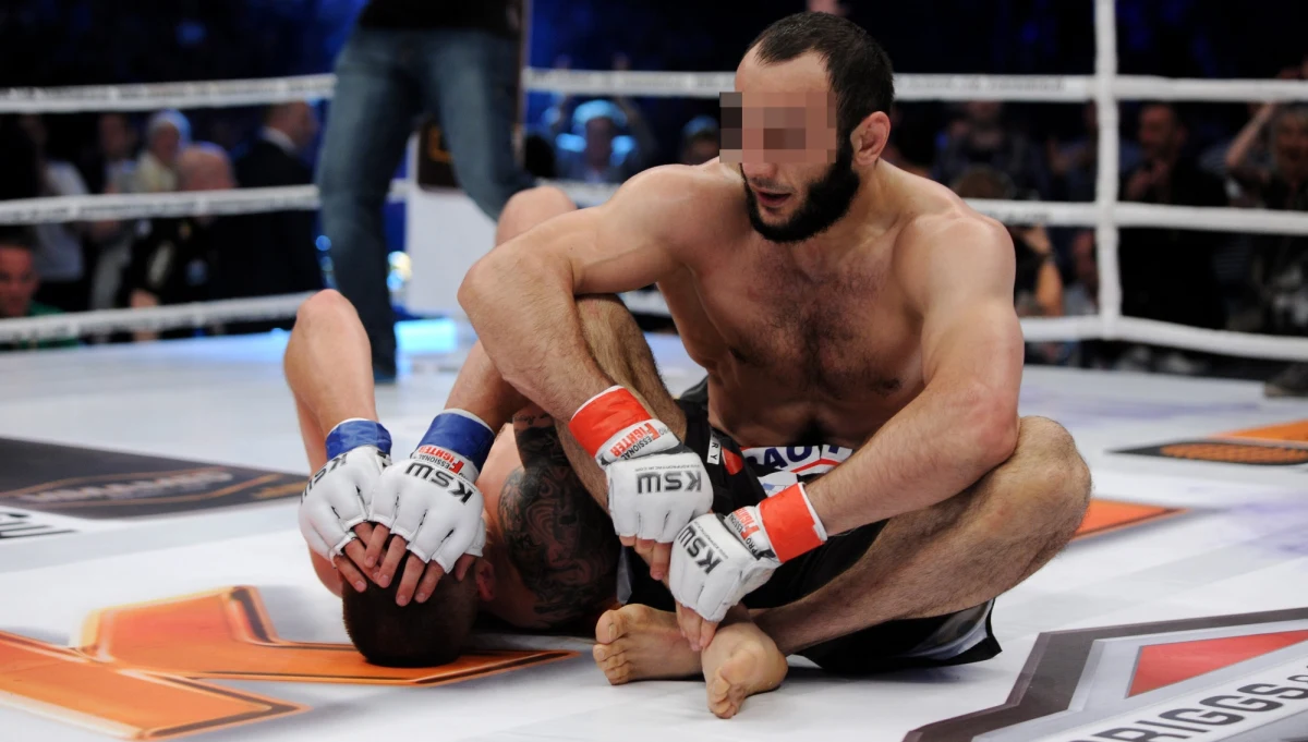 Aslambek S., znany olsztyński zawodnik MMA czeczeńskiego pochodzenia został zatrzymany przez Centralne Biuro Śledcze. Mężczyzna podejrzany jest o to, że razem z trzema innymi osobami działał w zorganizowanej grupie przestępczej. 