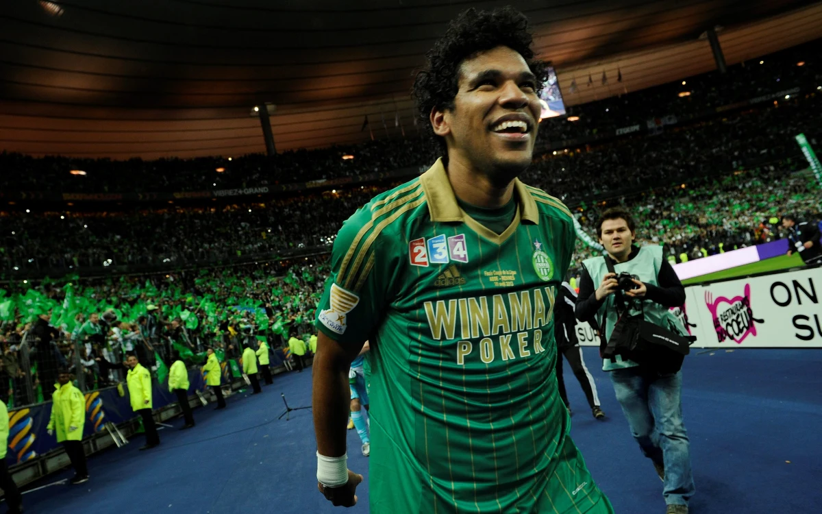 Brazylijski napastnik Brandao został zdyskwalifikowany na miesiąc a uderzenie rywala - Thiago Motty - po przegranym 0:2 meczu Bastii z Paris Saint Germain w drugiej kolejce francuskiej ekstraklasy piłkarskiej. Kara może zostać jeszcze przedłużona. 