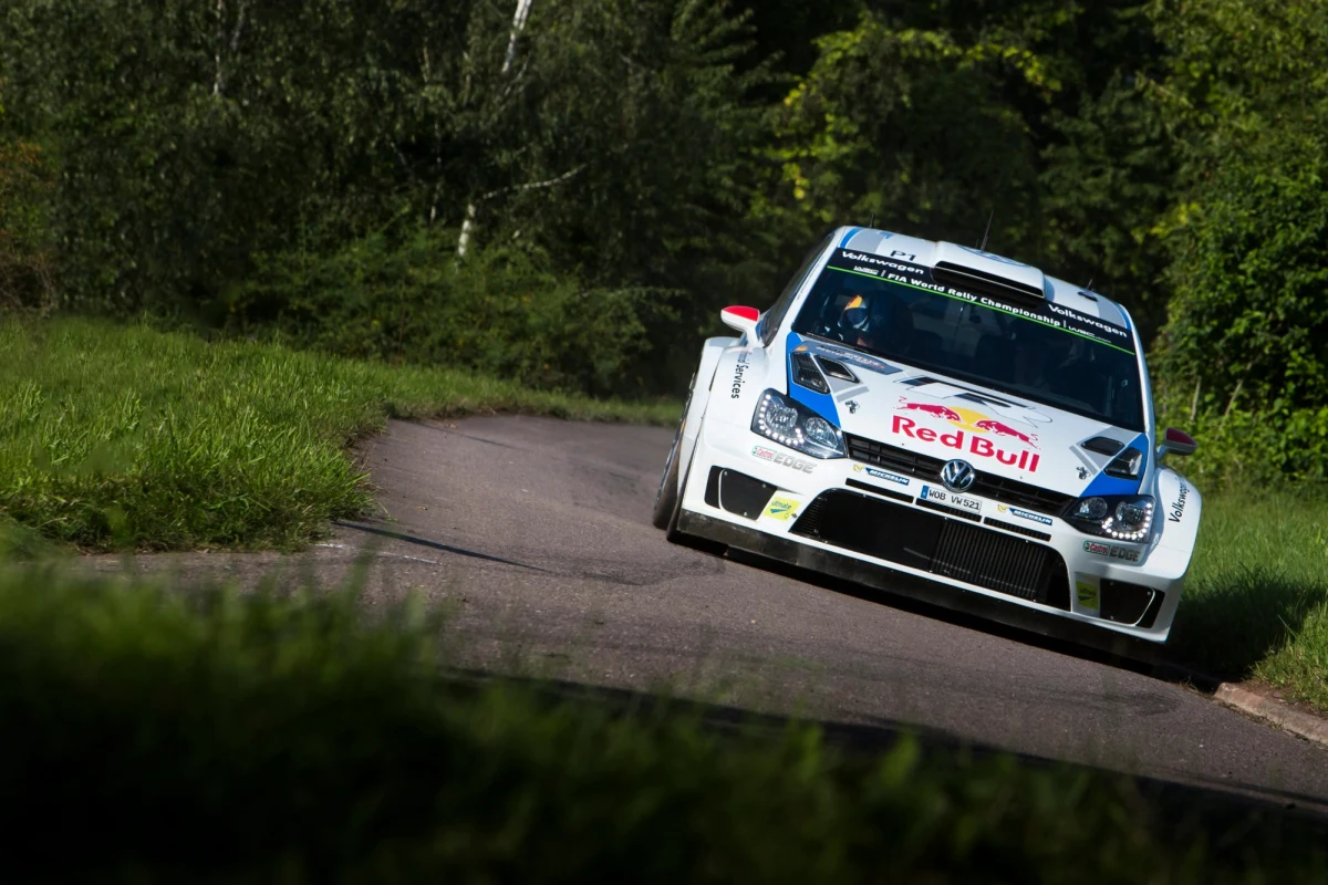 Robert Kubica (Ford Fiesta WRC) uzyskał siódmy czas na odcinku testowym przed rozpoczynającym się dziś 32. Rajdem Niemiec, 9. rundą mistrzostw świata. Najszybszy był wicelider MŚ Fin Jari-Matti Latvala (VW Polo WRC). Drugi wynik zanotował mistrz świata Francuz Sebastien Ogier, który był wolniejszy od partnera z teamu o 0,5 s, a trzeci Norweg Andreas Mikkelsen (obaj VW Polo WRC) - strata 1,1 s. 