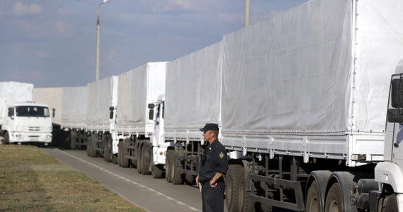 Około 70 ciężarówek z rosyjskiego konwoju humanitarnego wjechało w piątek na Ukrainę - poinformowała agencja Reutera z przejścia granicznego Izwaryne po stronie ukraińskiej. Przejście Izwaryne znajduje się pod kontrolą prorosyjskich separatystów. Przedstawiciele Międzynarodowego Komitetu Czerwonego Krzyża poinformowali, że nie towarzyszą konwojowi.