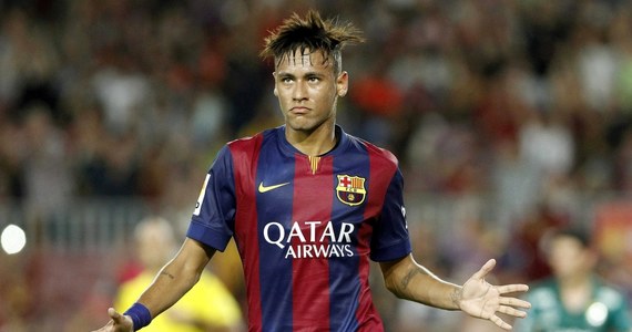 Brazylijski piłkarz Barcelony Neymar skręcił kostkę na treningu - poinformowały hiszpańskie media. W niedzielę Duma Katalonii rozpocznie nowy sezon spotkaniem u siebie z Elche, do którego wypożyczony został Przemysław Tytoń. 