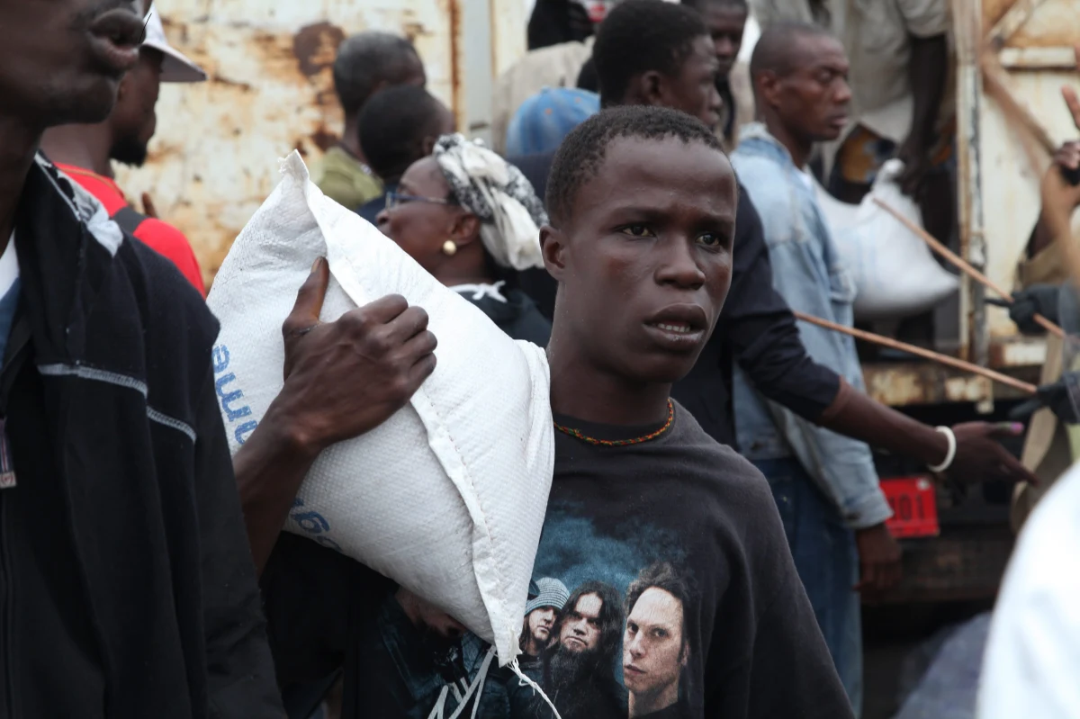 W Kongo wybuchła epidemia krwotocznego zapalenia przewodu pokarmowego. Zmarło dotąd 70 osób - informuje Reuters. Nie ma ona jednak nic wspólnego z wirusem Ebola, ma tylko podobne objawy - zapewnia Światowa Organizacja Zdrowia (WHO). 