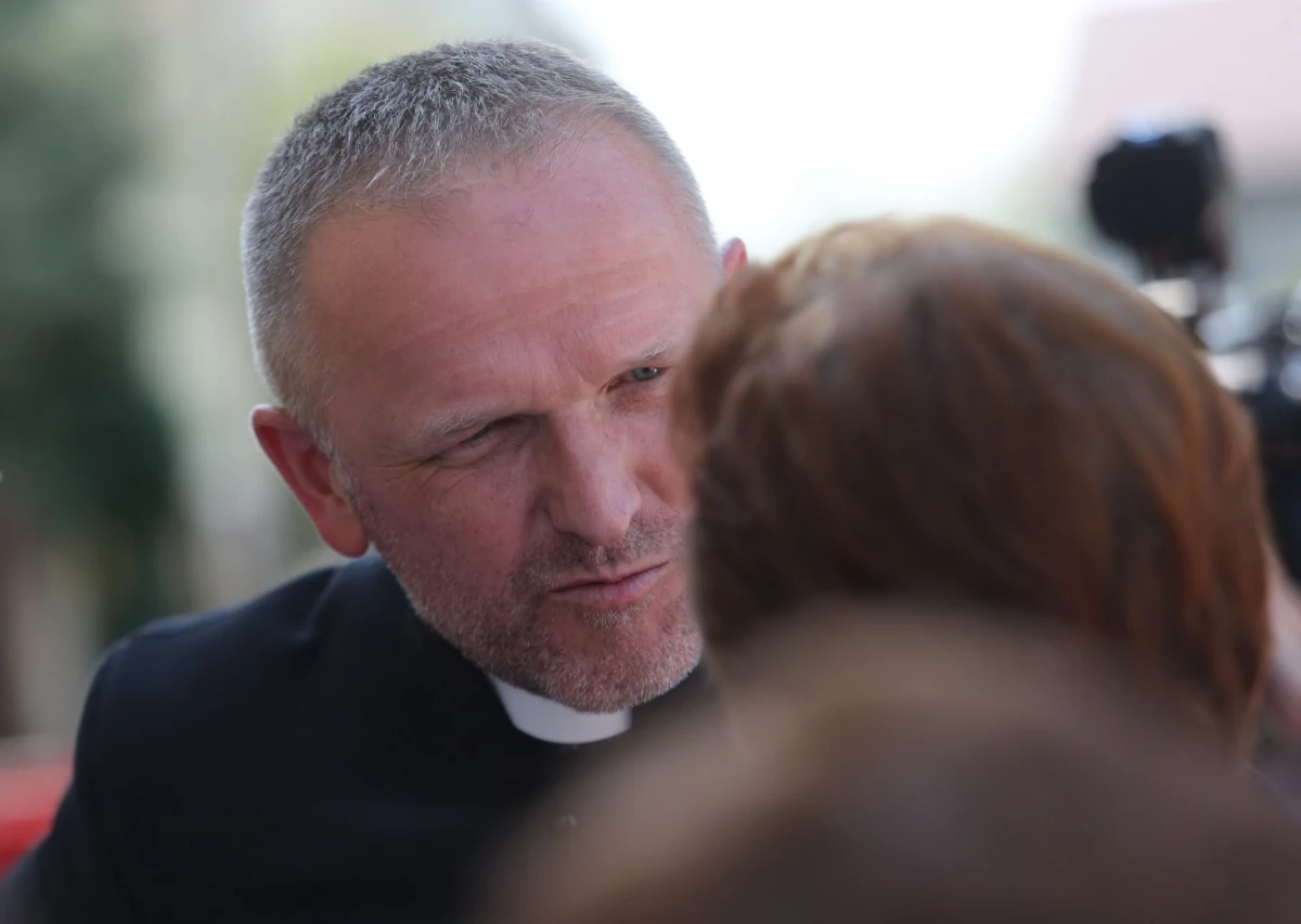 Ks. Wojciech Lemański poinformował po opuszczeniu Kurii Warszawsko-Praskiej, że abp Henryk Hoser wręczył mu dekret o kanonicznej karze suspensy. Zapowiedział, że złoży odwołanie. Jak twierdzi, na taką karę nie zasługuje.