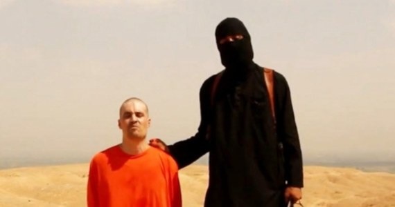 Bestialskie zamordowanie dziennikarza Jamesa Foleya jest ostatnim z aktów terroru dokonanego przez organizację nazywającą się Państwem Islamskim. Tę nietrafną nazwę nosi hybrydowa organizacja, łącząca cechy grupy terrorystycznej i milicji powstańczej, działająca na pustynnych terenach północno-wschodniej Syrii i północno-zachodniego Iraku, dowodzona przez byłego kaznodzieję z meczetu w Samarze. 