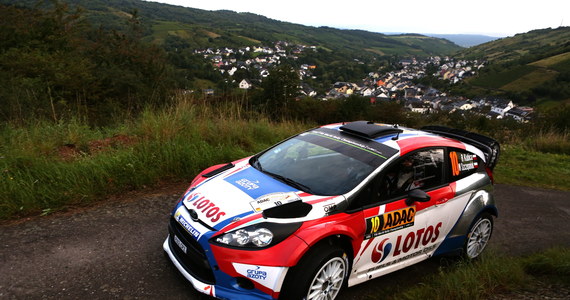 Robert Kubica (Ford Fiesta WRC) zajmuje dziesiąte miejsce po drugim dniu Rajdu Niemiec, 9. rundy mistrzostw świata. Krakowianin wygrał dwa odcinki specjalne. Liderem jest Fin Jari-Matti Latvala jadący VW Polo WRC.