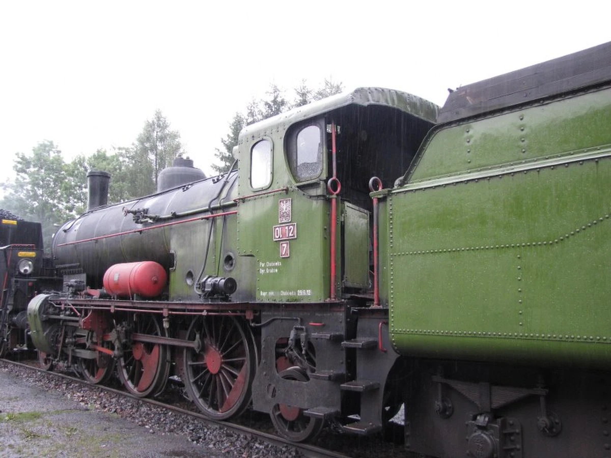 Najstarsza zachowana lokomotywa w Polsce znajduje się w skansenie w Chabówce. To niemiecki TKb-1479. Ma 136 lat. Niestety już nie jeździ, ale nadal pięknie się prezentuje.