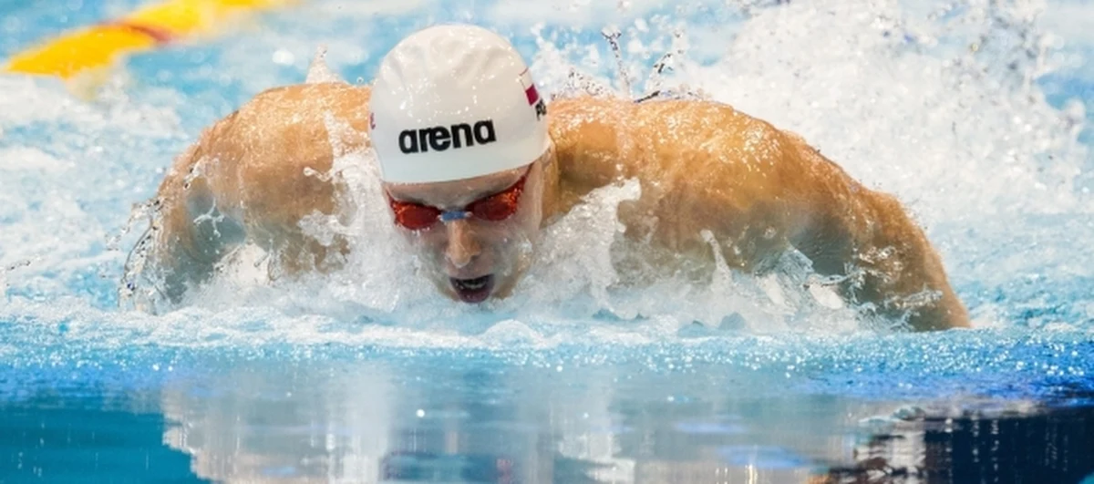 Konrad Czerniak wywalczył srebrny medal na dystansie 50 m stylem dowolnym ostatniego dnia pływackich mistrzostw Europy w Berlinie. To drugi medal Polaka, który w sobotę sięgnął po złoto na 100 m stylem motylkowym.