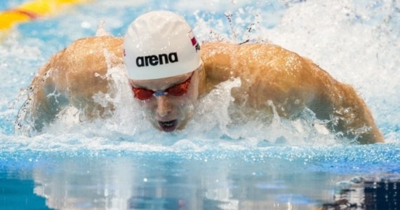 Konrad Czerniak wywalczył srebrny medal na dystansie 50 m stylem dowolnym ostatniego dnia pływackich mistrzostw Europy w Berlinie. To drugi medal Polaka, który w sobotę sięgnął po złoto na 100 m stylem motylkowym.
