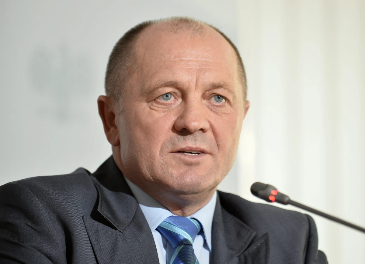 Minister rolnictwa Marek Sawicki zachęca rolników, by żywność, której nie mogą sprzedać przez rosyjskie embargo, przekazywali na cele charytatywne. Zapewnia, że za przekazanie produktów rolnych organizacjom dobroczynnym, będą przysługiwać większe rekompensaty.