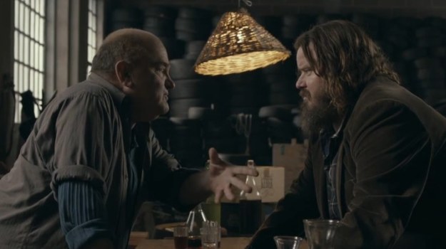 Nagroda dla najlepszego filmu pokazywanego w ramach 28. Venice International Film Critics' Week, niezależnej sekcji MFF w Wenecji w 2013 r.
40-letni Paolo mieszka w małym friulskim miasteczku, niedaleko północno-wschodniej granicy. Nieodpowiedzialny, namiętnie kochający dobre wino, całe dnie spędza w lokalnej tawernie i z uporem naprzykrza się byłej żonie. Pewnego dnia niespodziewanie spotyka swojego siostrzeńca Zorana, niezdarnego szesnastolatka, który dorastał w słoweńskich górach. Niechętnie Paolo musi się nim zaopiekować i wkrótce odkrywa jego dziwaczny talent: chłopak jest fenomenalnym mistrzem w grze w rzutki. Paolo postanawia wykorzystać tak świetną okazję odegrania się na całym świecie. Ale czy wszystko pójdzie gładko?