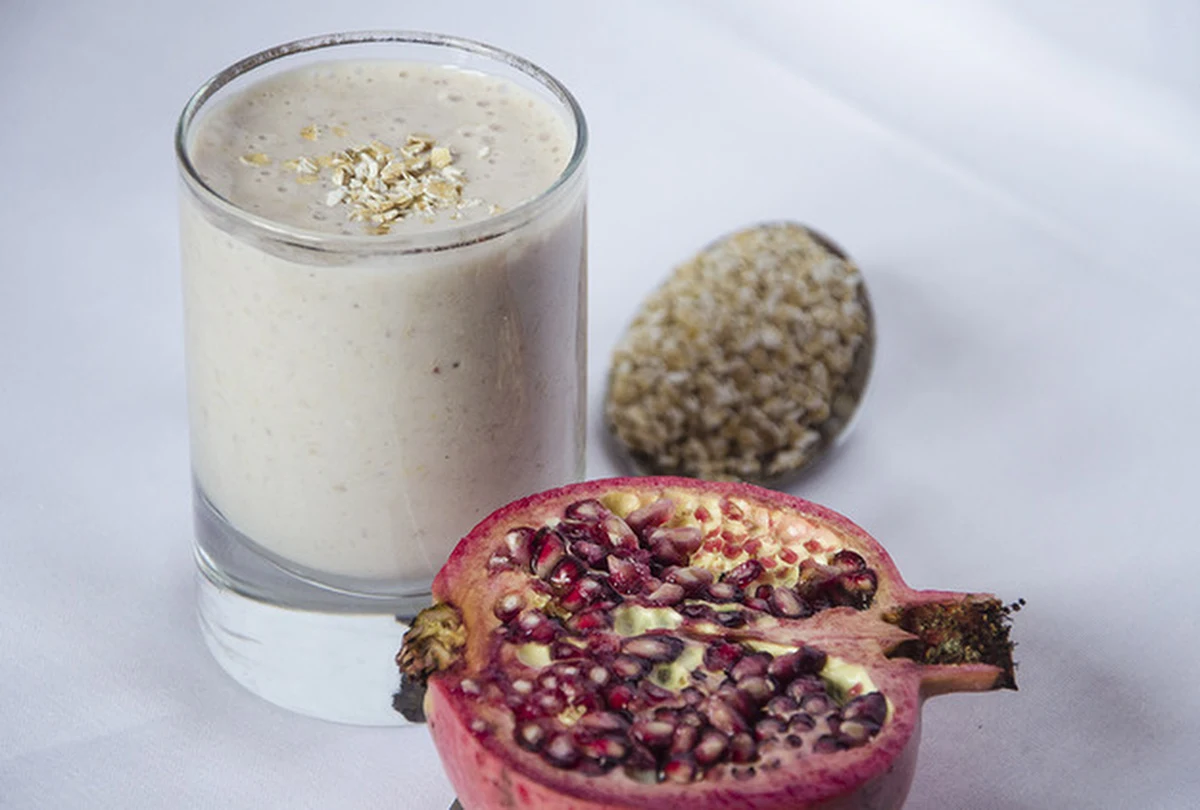 Przygotowując śniadanie dla ucznia szkoły podstawowej musimy pamiętać o owocach i warzywach. Jeżeli dziecko nie ma na nie ochoty w zwyczajnej postaci, przygotujmy pyszny koktajl! 