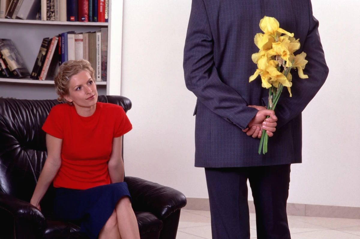 Brytyjczycy są coraz bardziej romantyczni. Modne stają się niecodzienne oświadczyny. Takie zdarzyły się w mieście Nottingham na północy Anglii. 34-letni Colin Browning zaskoczył swoją dziewczynę oświadczynami... na dużym ekranie. 