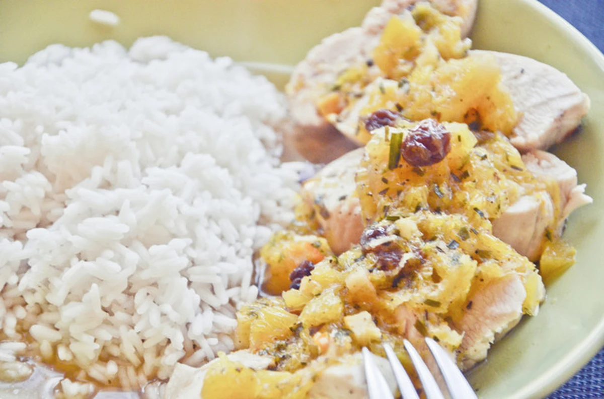 81 proc. Polaków twierdzi, że odżywia się zdrowo. Polacy są też coraz uważniejszymi konsumentami - 69 proc. często sprawdza datę ważności i skład produktów. W dodatku jemy regularnie - 82 proc. Polaków spożywa minimum trzy posiłki dziennie - wynika z sondażu CBOS.