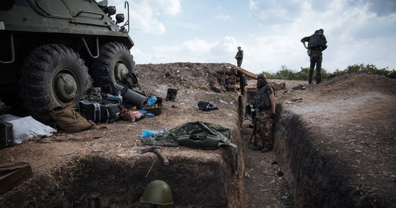 Około 100 pojazdów wojskowych, w tym czołgi i mobilne wyrzutnie rakietowe Grad, skoncentrowano w pobliżu miejscowości Gukowo w obwodzie rostowskim Rosji, tuż przy granicy z Ukrainą. Informację przekazał rzecznik ukraińskiej Rady Bezpieczeństwa Narodowego i Obrony.