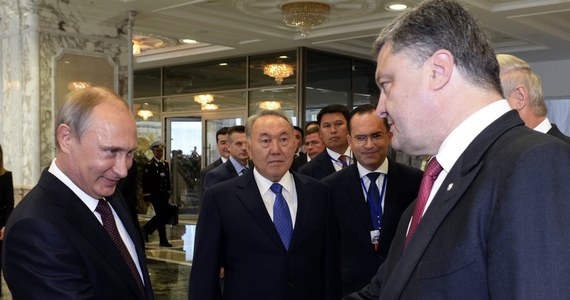 Prezydenci Rosji i Ukrainy - Władimir Putin i Petro Poroszenko - przeprowadzili w Mińsku rozmowy dwustronne po szczycie Unia Celna-UE-Ukraina. Było to pierwsze takie spotkanie tych przywódców.