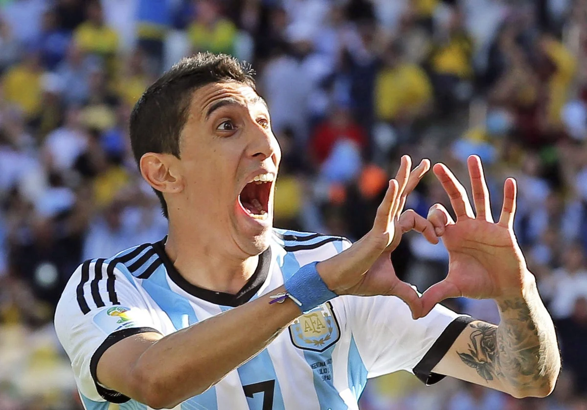 Angel Di Maria został piłkarzem Manchesteru United. Klub zapłacił za niego ekordową w historii angielskiej ekstraklasy kwotę - 59,7 miliona funtów. Argentyńczyk, który triumfował w minionym sezonie z Realem Madryt w Lidze Mistrzów, podpisał pięcioletni kontrakt.