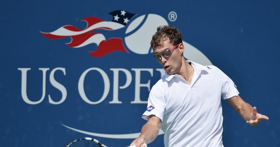 Jerzy Janowicz pierwszy raz w karierze awansował do drugiej rundy wielkoszlemowego US Open. Polski tenisistka pokonał w środowym meczu nowojorskiej imprezy Serba Dusana Lajovica 6:3, 7:5, 5:7, 7:5.