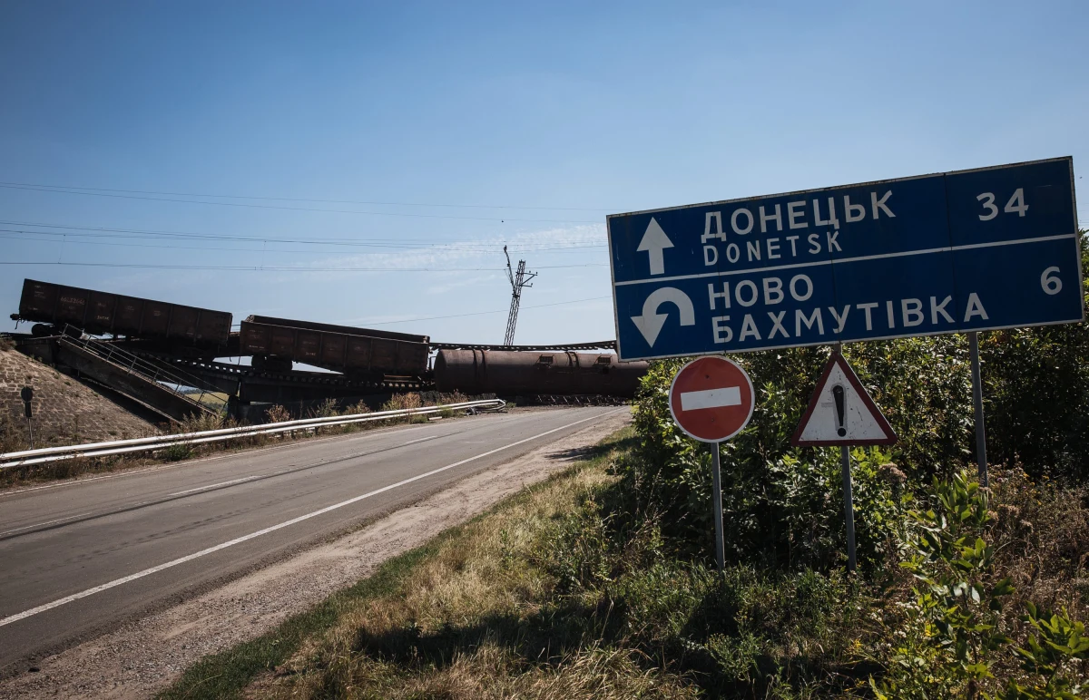 Kanclerz Niemiec Angela Merkel wezwała prezydenta Rosji Władimira Putina do wyjaśnienia doniesień o wtargnięciu rosyjskich żołnierzy na terytorium Ukrainy. Siły ukraińskie broniły przed atakami separatystów miasta Nowoazowsk, na granicy z Rosją. 