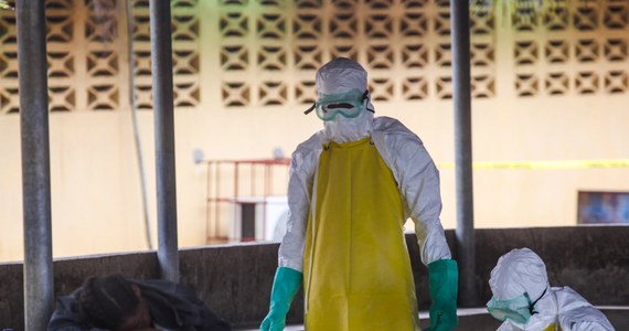 Francuski rząd zalecił natychmiastowe wstrzymanie lotów Air France do Sierra Leone w związku z ostrzeniami organizacji Lekarze Bez Granic o możliwym zaostrzeniu się tam epidemii gorączki krwotocznej. Przeciwko stopniowemu odcinaniu Sierra Leone od reszty świata protestuje ONZ.