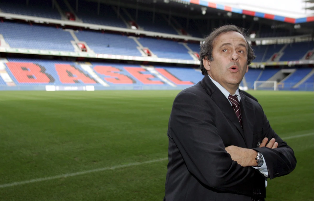 Prezydent UEFA Michel Platini zapowiedział, że nie będzie kandydował w przyszłorocznych wyborach na stanowisko szefa Światowej Federacji Piłki Nożnej. FIFA przewodzi obecnie Szwajcar Sepp Blatter.