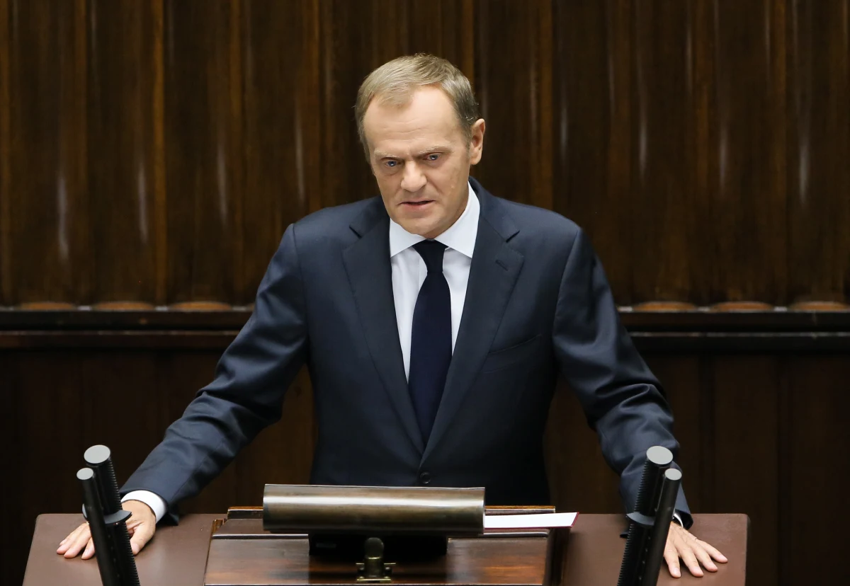 ​Premier Donald Tusk wyrasta na faworyta do objęcia stanowiska przewodniczącego Rady Europejskiej po Hermanie Van Rompuyu - twierdzą źródła unijne. Wszystko wyjaśni się jednak w sobotę - wtedy decyzję podejmą przywódcy na szczycie UE. 