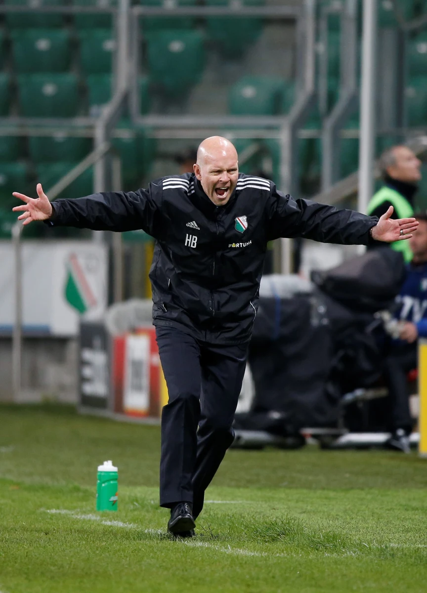 Piłkarze Legii Warszawa awansowali do fazy grupowej Ligi Europejskiej. W rewanżowym meczu 4. rundy eliminacyjnej pokonali u siebie FK Aktobe 2:0 (1:0). W Kazachstanie mistrzowie Polski wygrali 1:0. Losowanie grup w piątek.