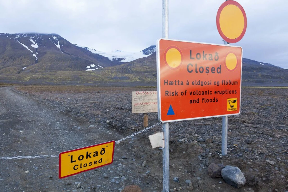 Islandzcy meteorolodzy poinformowali, że w nocy doszło do erupcji wulkanu Bardarbunga. Wprowadzono czerwony, najwyższy stopień zagrożenia. Islandia ostrzegła też Niemcy o możliwym zamknięciu przestrzeni powietrznej.