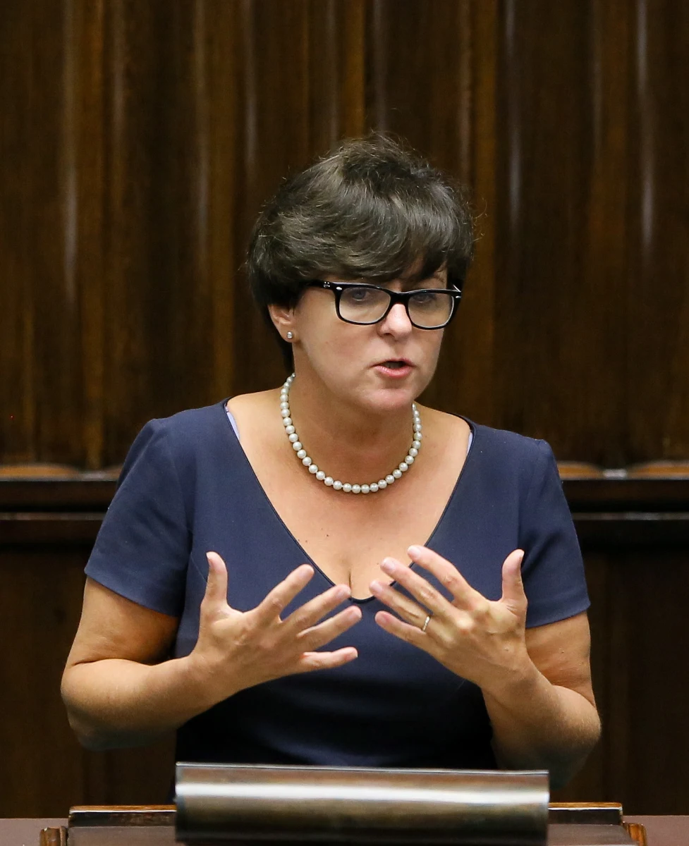 „Szkoły zawodowe są potrzebne, ale niedoceniane, a wyższe wykształcenie już nie zawsze ułatwia życia. Dlatego najwyższy czas na odbudowę szkolnictwa zawodowego” - powiedziała w wywiadzie dla "Gazety Wyborczej" minister oświaty Joanna Kluzik-Rostkowska.