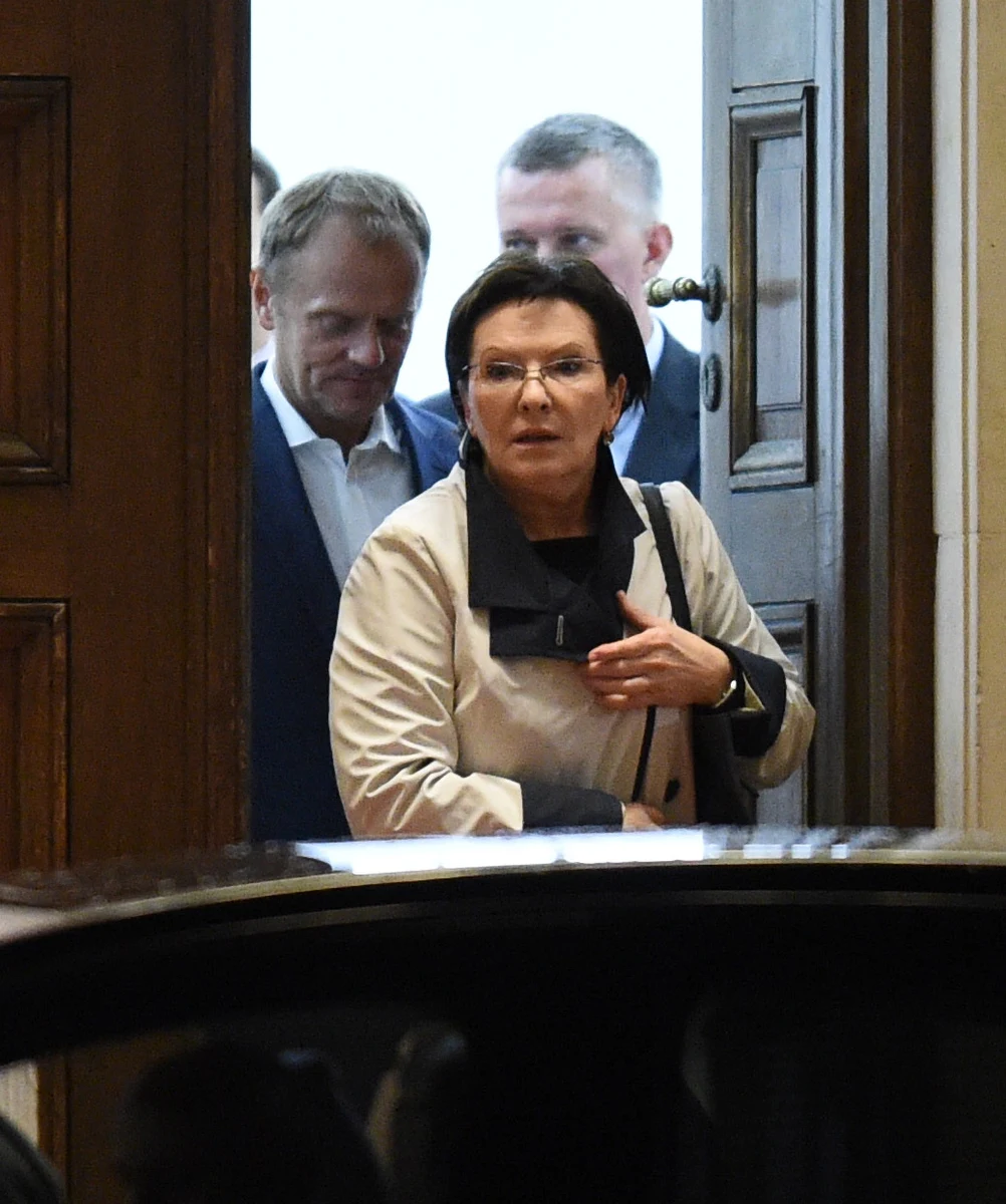 „Jak będzie tego sytuacja wymagała, pewnie tak” - w ten sposób marszałek Sejmu Ewa Kopacz odpowiedziała na pytanie, czy byłaby gotowa objąć funkcję premiera. Dziennikarka RMF FM dowiedziała się nieoficjalnie, że Donald Tusk wyraził już wstępną zgodę na objęcie stanowiska szefa Rady Europejskiej. Decyzję podejmą przywódcy na sobotnim szczycie Unii Europejskiej.