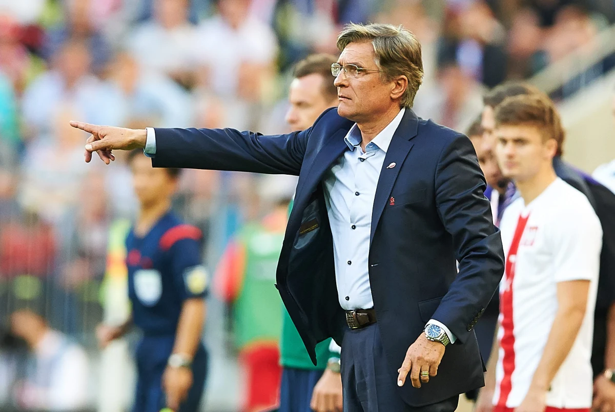 Selekcjoner piłkarskiej reprezentacji Polski wybrał pięciu piłkarzy z naszej Ekstraklasy, którzy dołączą do kadry na mecz z Gibraltarem. Pierwszy mecz eliminacji Euro 2016 odbędzie się 7 września w Portugalskim Faro.