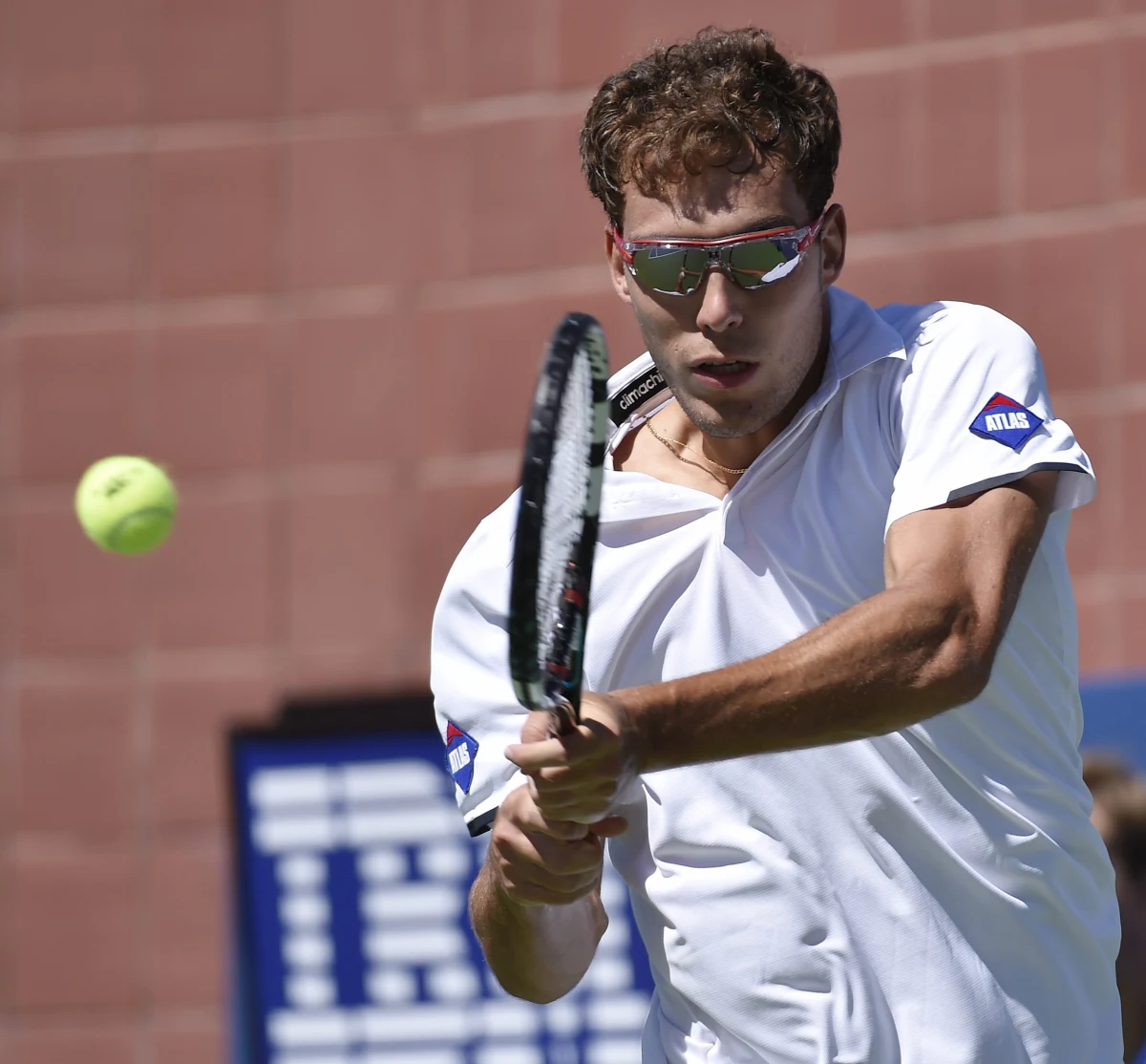Jerzy Janowicz przegrał z rozstawionym z numerem 18. Kevinem Andersonem z RPA 7:6 (8-6), 2:6, 1:6, 3:6 w drugiej rundzie wielkoszlemowego turnieju US Open. Polski tenisista pierwszy raz w karierze dotarł do tej fazy nowojorskiej imprezy.