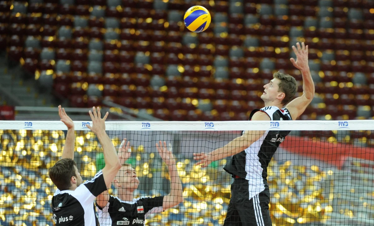 W obecności prawie 70 tys. kibiców zostaną wieczorem na Stadionie Narodowym w Warszawie zainaugurowane mistrzostwa świata siatkarzy. Po ceremonii otwarcia zostanie rozegrany mecz Polska - Serbia. Impreza zakończy się 21 września, finałem w katowickim Spodku. 