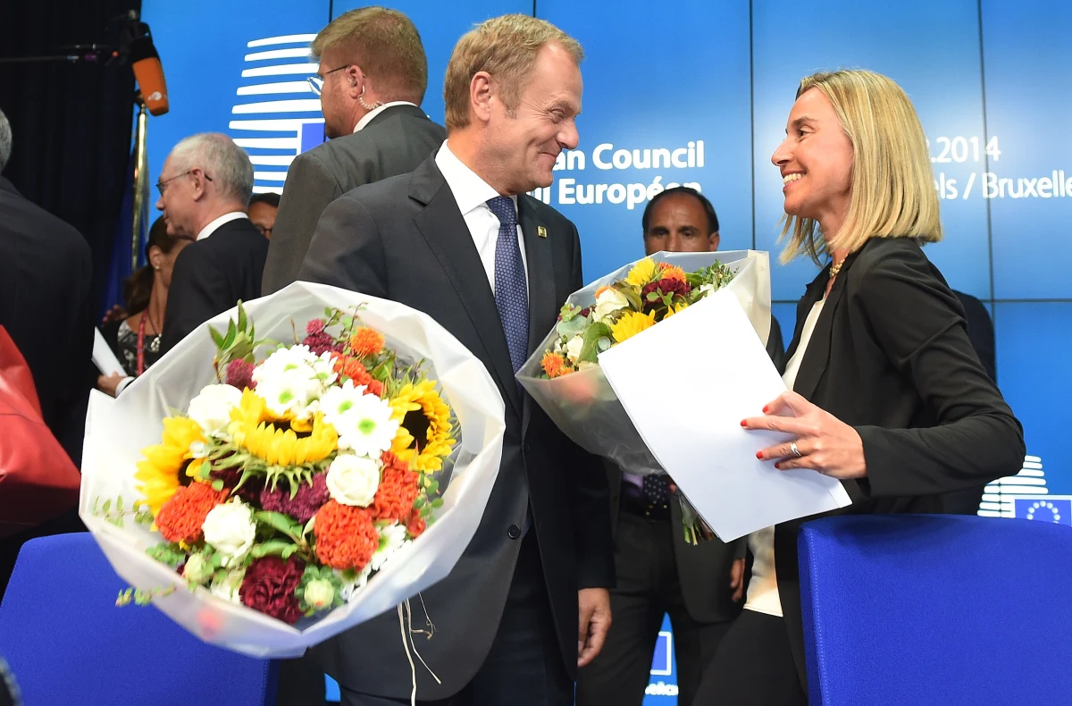 "Donald Tusk został wybrany na szefa Rady Europejskiej" - podał w sobotę tuż przed godziną 19.30 na Twitterze Herman van Rompuy. Według kalendarza prac UE, premier Tusk ma objąć swą funkcję 1 grudnia i będzie sprawował urząd przez 2,5 roku. W swoim pierwszym wystąpieniu Tusk deklarował budowanie kompromisów, wychodzenie naprzeciwko trosk Wielkiej Brytanii, a także działania pozwalające łączyć dyscyplinę fiskalną i wzrost.