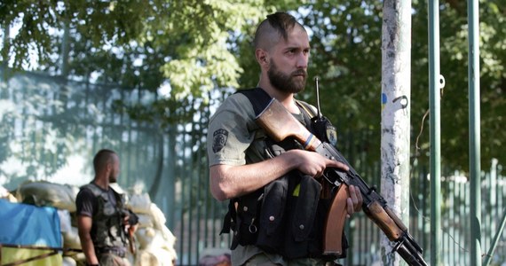 Ukraiński oficer zmarł w wyniku torturowania go przez separatystów. Ministerstwo Obrony Ukrainy poinformowało, że oficer był szefem wojskowej komendy uzupełnień w mieście Amwrosijiwka w obwodzie donieckim.