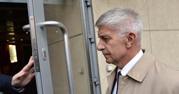 Prezes NBP Marek Belka przybył do warszawskiej prokuratury, gdzie ma zeznawać jako świadek w śledztwie dotyczącym domniemanego "naruszenia niezależności NBP" w związku z nielegalnie nagraną jego rozmową z szefem MSW Bartłomiejem Sienkiewiczem.  