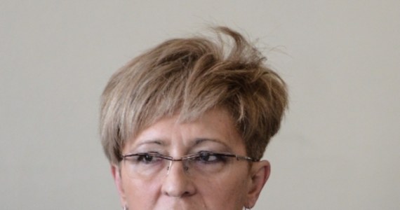 Nieuwaga poseł Elżbiety Radziszewskiej przyczyną zderzenia trzech samochodów w Piotrkowie Trybunalskim w Łódzkiem. Do zdarzenia doszło wczoraj. Parlamentarzystka nie zdążyła się zatrzymać, gdy dwa auta przed nią gwałtownie zahamowały.