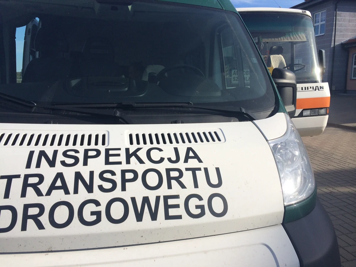 Cieknące z baku paliwo, łyse opony i niesprawne oświetlenie! Takim gruchotem jechały dzieci do szkoły w Środzie Śląskiej! Od rana trwają kontrole gimbusów i szkolnych autokarów. I jak dowiedział się nasz reporter, Grzegorz Kwolek tylko na Dolnym Śląsku na skutek dwudziestu czterech kontroli zatrzymano już dwanaście dowodów rejestracyjnych. 