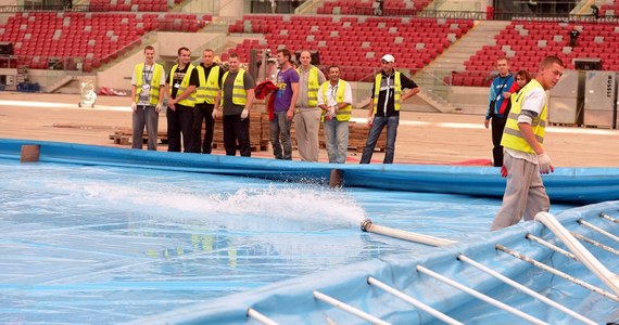 Takich zawodów Pucharu Świata PWA w windsurfingu jeszcze nie było! Stadion Narodowy w Warszawie będzie pełen wody. Prawie dwie doby wlewać się będą trzy miliony litrów wody do basenu na płycie Stadionu Narodowego w Warszawie. 