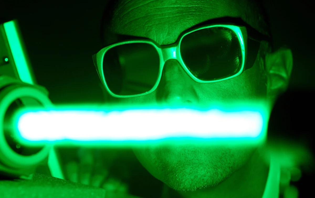 Do 8 lat więzienia grozi mężczyźnie, który laserem oślepiał pilotów wojskowego śmigłowca, którzy latali nad Puckiem na Pomorzu. Mężczyzna został złapany 1 września na gorącym uczynku - dowiedział się reporter RMF FM Kuba Kaługa.