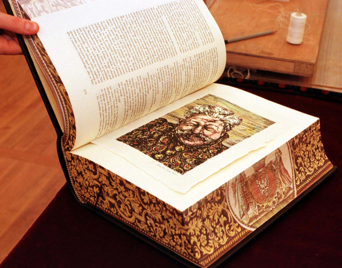 Narodowe czytanie to zainicjowana w 2012 roku ogólnopolska akcja publicznej lektury największych polskich dzieł literackich. Czytanie zostało nazwane "narodowym", aby podkreślić jego powszechny i egalitarny charakter. W poprzednich edycjach czytano dzieła Adama Mickiewicza i Aleksandra Fredry, w tym roku będzie to "Trylogia" Henryka Sienkiewicza.