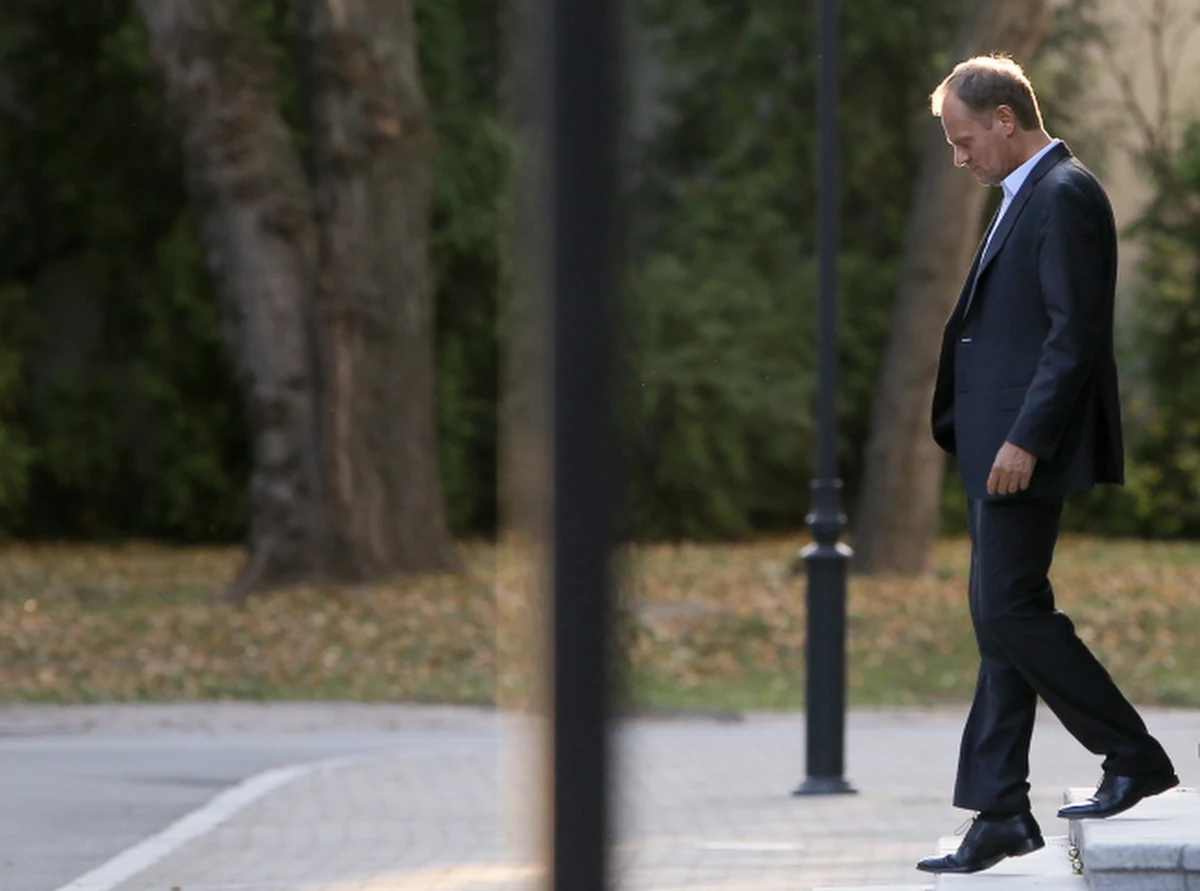 Premier Donald Tusk złoży dymisję ze sprawowanej funkcji prawdopodobnie w przyszłym tygodniu - poinformowała rzecznik rządu Małgorzata Kidawa-Błońska. Według niej premier Tusk czeka na powrót prezydenta Bronisława Komorowskiego ze szczytu NATO w Newport. "Prezydent musi wrócić z Walii, musi mieć czas na podjęcie decyzji, to wszystko jeszcze trochę będzie trwało" - zaznaczyła. 