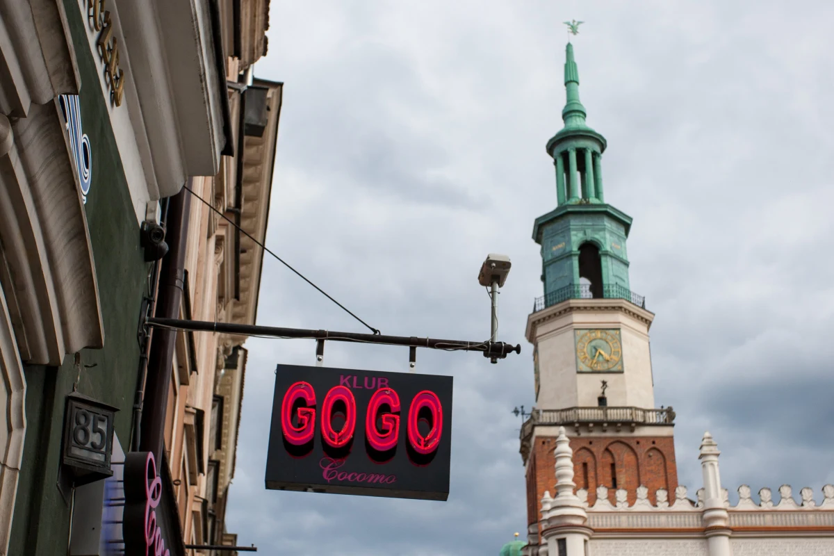 Nocne kluby Cocomo zmieniają nazwy. Zaczynają działać pod szyldem Kociak, Pożądanie, Dzika Noc, Pocałunek, Jedna Noc - donosi "Gazeta Wyborcza". "To częsta praktyka, gdy pojawiają się problemy wizerunkowe" - mówi gdański adwokat Paweł Zieliński. 