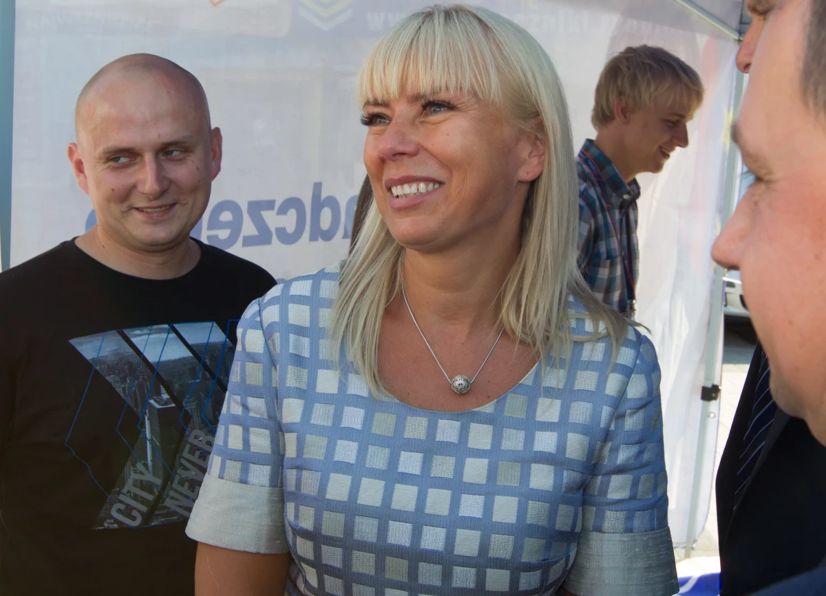 Ogłaszając Elżbietę Bieńkowską kandydatką na jednego z komisarzy Unii Europejskiej, premier kolejny raz się pośpieszył. Nie dopełniono dotąd procedury opiniowania jej kandydatury przez Sejm, mimo że nakazuje to wprost odpowiednia ustawa.