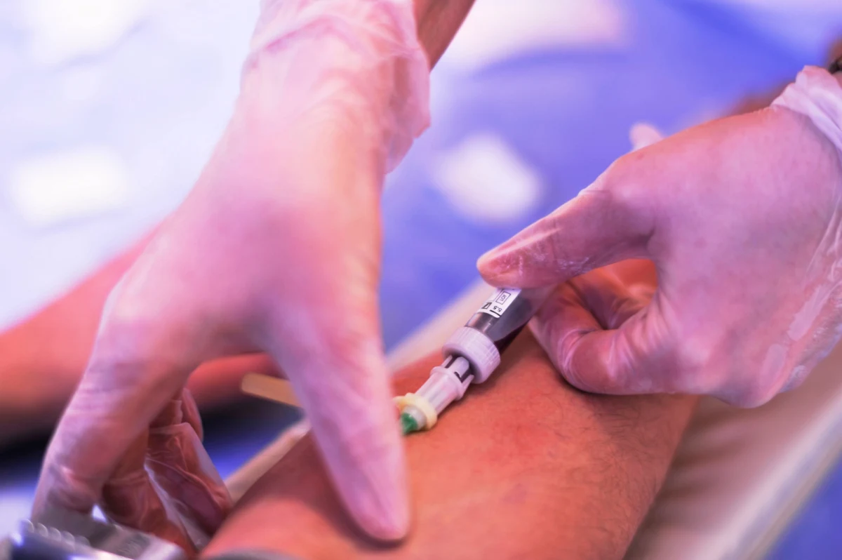 Amerykańska Agencja Żywności i Leków (FDA) zatwierdziła do użycia pierwszy lek nowej generacji z zakresu immunoterapii, przeznaczony do leczenia zaawansowanego czerniaka. Lek o nazwie pembrolizumab amerykańskiej firmy MSD wprowadzany jest na rynek w przyśpieszonym tempie. 