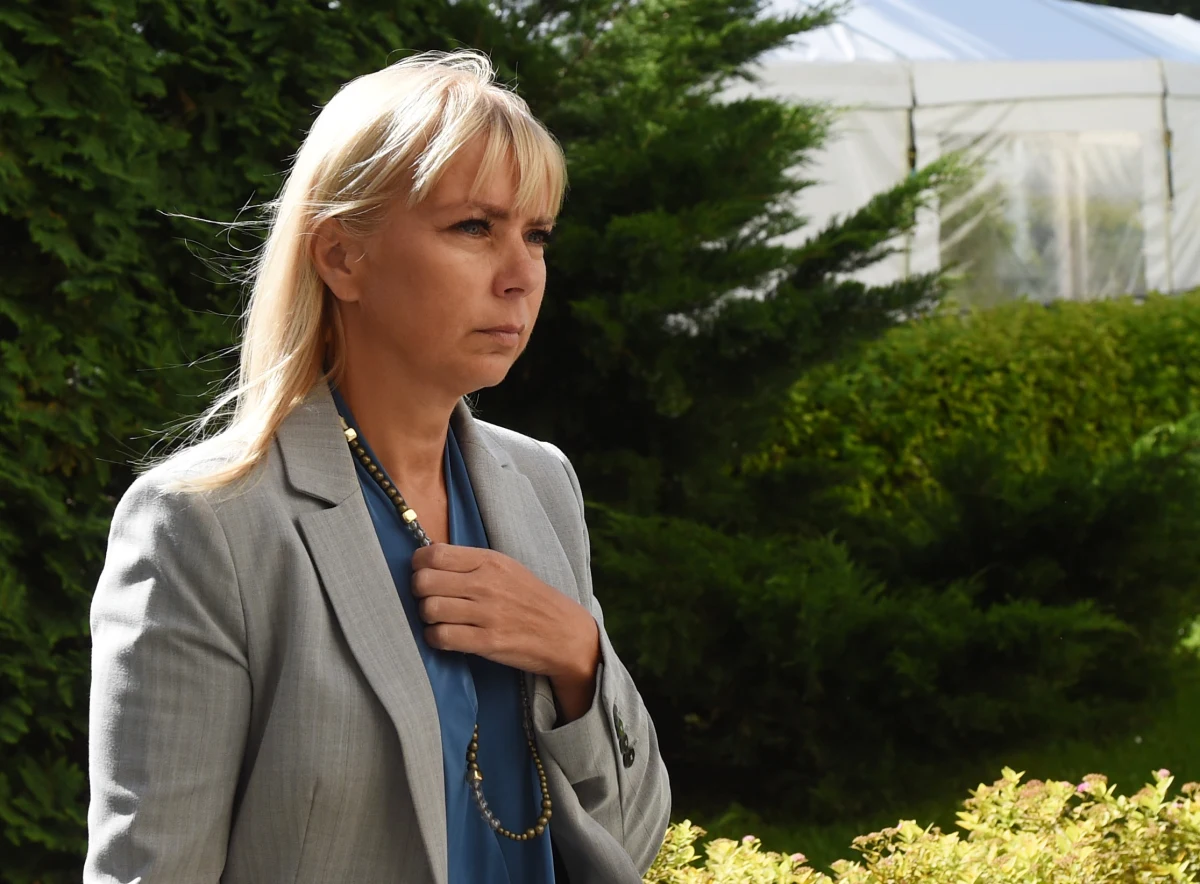 Wicepremier Elżbieta Bieńkowska jest już oficjalną kandydatką na stanowisko komisarza UE. sejmowa Komisja ds. Unii Europejskiej bez głosów sprzeciwu i przy trzech wstrzymujących się - zaakceptowała jej kandydaturę. 