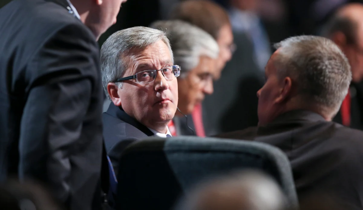 Szczyt NATO w 2016 roku odbędzie się w Polsce. Taką informację przekazał przebywający w Walii prezydent Bronisław Komorowski. "Chciałem zaprosić na następny szczyt w 2016 roku do Polski, do Warszawy" - mówił na wspólnej konferencji prasowej z sekretarzem generalnym NATO Andersem Fogh Rasmussenem. 